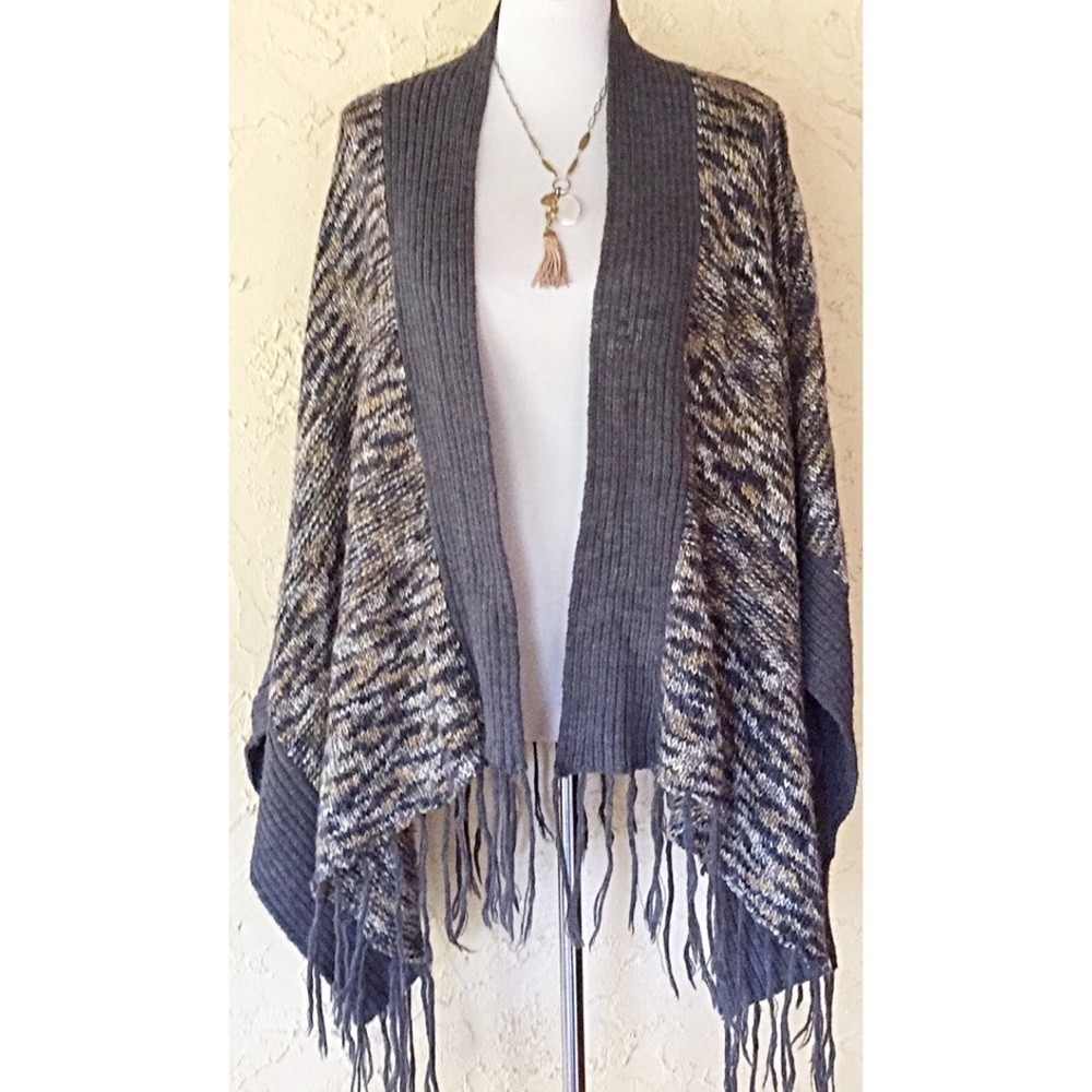 Willow & Clay Open cape with fringe